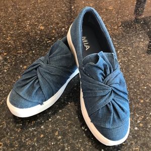 Mia slip on shoes in denim never been worn